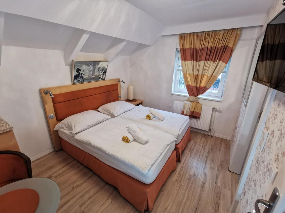 Pension Foehrenhain Gerasdorf bei Wien Exterior foto